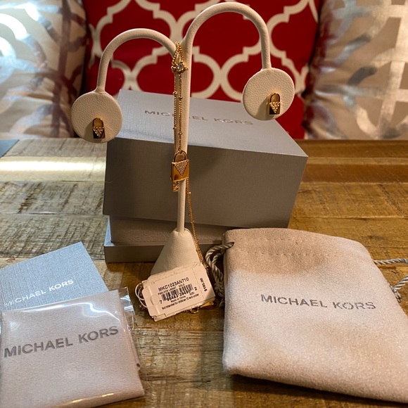 Mercer Necklace and Studs - Picture 2 of 9